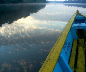 Amanecer en el Rio Amazonas Fuente: flickr.com por lcrf